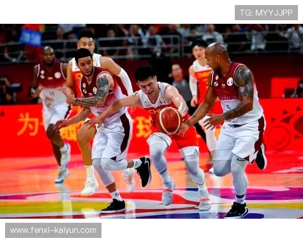 中国男篮全力备战世界杯 热血拼搏展现新风采